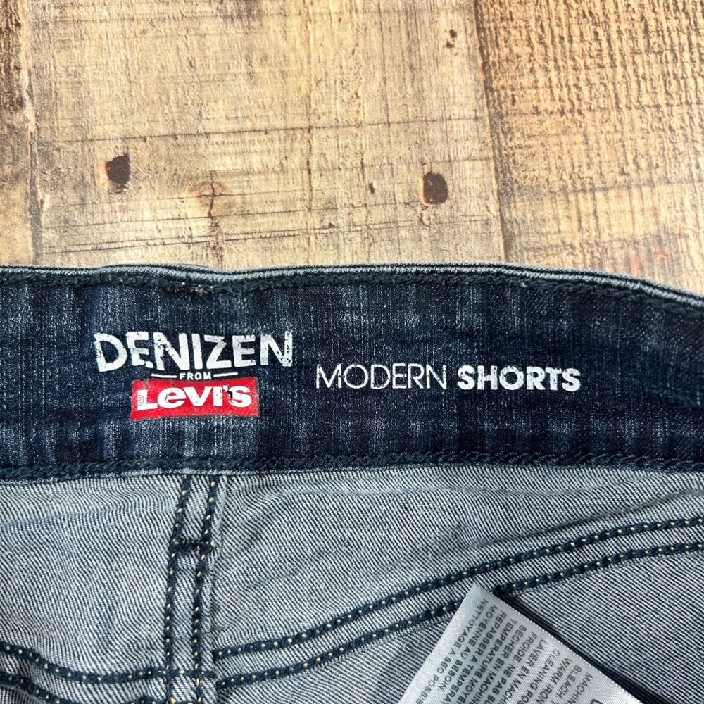 Denizen from Levi's Size 2 W26 Dark Wash Modern Cuffed Denim Shorts Stretch Blue - Picture 3 of 6